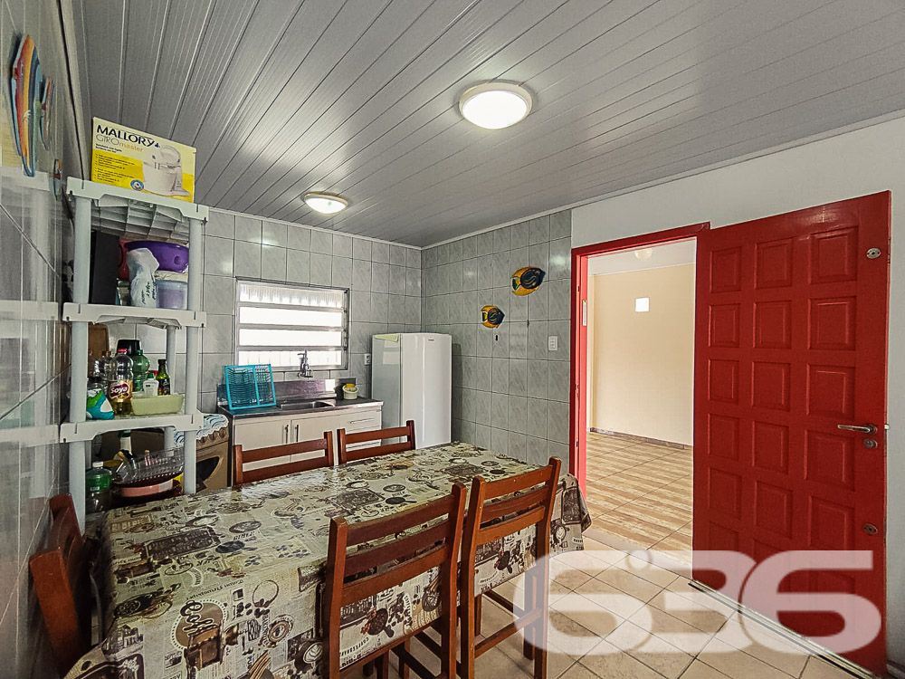 Descubra o conforto e a conveniência de viver no coração de Balneário Barra do Sul. Esta residência térrea, localizada na região central, oferece uma combinação perfeita de espaço, funcionalidade e localização estratégica. Com 95m² de área construída, o imóvel garante um ambiente ideal para sua família.
Composição do Imóvel:
Quartos: 2 dormitórios acolhedores.
Banheiros: 2, práticos e bem posicionados.
Garagem: Espaço coberto para 4 veículos.
Sala de Estar Espaçosa: Perfeita para relaxar e receber visitas.
Cozinha Conjugada com Copa e Sala: Um moderno layout aberto que maximiza o espaço e a interação.
Área de Festa com Churrasqueira: Ideal para confraternizações e momentos especiais com a família e amigos.
Área de Serviço Separada: Praticidade no dia a dia.
Viver em Balneário Barra do Sul: Conhecida por suas belas paisagens e qualidade de vida, Balneário Barra do Sul é o local ideal para quem busca tranquilidade sem abrir mão da conveniência urbana. Aproveite a proximidade com a natureza e a facilidade de acesso a todos os serviços necessários para o seu dia a dia.
Não perca a oportunidade de conhecer esse imóvel que pode ser o cenário de muitas histórias felizes. Entre em contato conosco hoje mesmo para agendar uma visita e venha descobrir tudo o que essa residência tem a oferecer!
636 NEGÓCIOS IMOBILIÁRIOS: A SUA MELHOR ESCOLHA
Com mais de 30 anos de experiência, a 636 Negócios Imobiliários é sua parceira ideal para encontrar o imóvel perfeito. Estamos prontos para ajudá-lo a fazer deste imóvel o seu novo lar.
Telefone: (47) 3451-0636
WhatsApp: (47) 99190-0636
Não perca esta oportunidade única. Visite nosso site para mais informações: i636.com.br