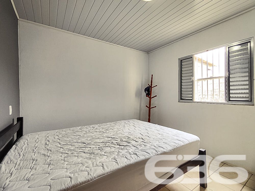 Descubra o conforto e a conveniência de viver no coração de Balneário Barra do Sul. Esta residência térrea, localizada na região central, oferece uma combinação perfeita de espaço, funcionalidade e localização estratégica. Com 95m² de área construída, o imóvel garante um ambiente ideal para sua família.
Composição do Imóvel:
Quartos: 2 dormitórios acolhedores.
Banheiros: 2, práticos e bem posicionados.
Garagem: Espaço coberto para 4 veículos.
Sala de Estar Espaçosa: Perfeita para relaxar e receber visitas.
Cozinha Conjugada com Copa e Sala: Um moderno layout aberto que maximiza o espaço e a interação.
Área de Festa com Churrasqueira: Ideal para confraternizações e momentos especiais com a família e amigos.
Área de Serviço Separada: Praticidade no dia a dia.
Viver em Balneário Barra do Sul: Conhecida por suas belas paisagens e qualidade de vida, Balneário Barra do Sul é o local ideal para quem busca tranquilidade sem abrir mão da conveniência urbana. Aproveite a proximidade com a natureza e a facilidade de acesso a todos os serviços necessários para o seu dia a dia.
Não perca a oportunidade de conhecer esse imóvel que pode ser o cenário de muitas histórias felizes. Entre em contato conosco hoje mesmo para agendar uma visita e venha descobrir tudo o que essa residência tem a oferecer!
636 NEGÓCIOS IMOBILIÁRIOS: A SUA MELHOR ESCOLHA
Com mais de 30 anos de experiência, a 636 Negócios Imobiliários é sua parceira ideal para encontrar o imóvel perfeito. Estamos prontos para ajudá-lo a fazer deste imóvel o seu novo lar.
Telefone: (47) 3451-0636
WhatsApp: (47) 99190-0636
Não perca esta oportunidade única. Visite nosso site para mais informações: i636.com.br