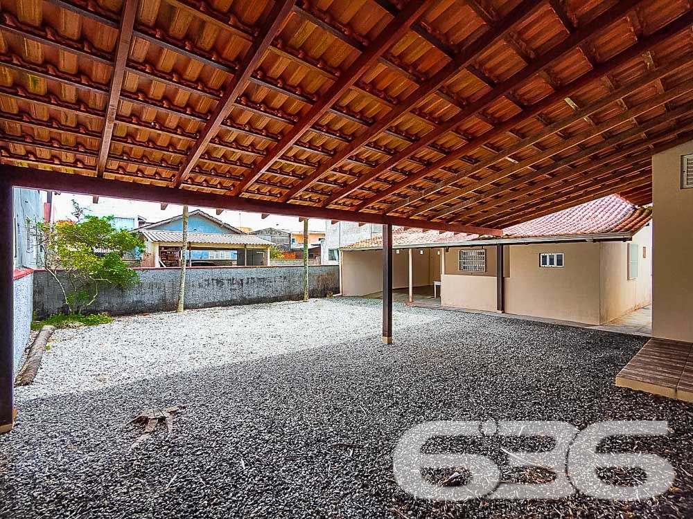 Descubra o conforto e a conveniência de viver no coração de Balneário Barra do Sul. Esta residência térrea, localizada na região central, oferece uma combinação perfeita de espaço, funcionalidade e localização estratégica. Com 95m² de área construída, o imóvel garante um ambiente ideal para sua família.
Composição do Imóvel:
Quartos: 2 dormitórios acolhedores.
Banheiros: 2, práticos e bem posicionados.
Garagem: Espaço coberto para 4 veículos.
Sala de Estar Espaçosa: Perfeita para relaxar e receber visitas.
Cozinha Conjugada com Copa e Sala: Um moderno layout aberto que maximiza o espaço e a interação.
Área de Festa com Churrasqueira: Ideal para confraternizações e momentos especiais com a família e amigos.
Área de Serviço Separada: Praticidade no dia a dia.
Viver em Balneário Barra do Sul: Conhecida por suas belas paisagens e qualidade de vida, Balneário Barra do Sul é o local ideal para quem busca tranquilidade sem abrir mão da conveniência urbana. Aproveite a proximidade com a natureza e a facilidade de acesso a todos os serviços necessários para o seu dia a dia.
Não perca a oportunidade de conhecer esse imóvel que pode ser o cenário de muitas histórias felizes. Entre em contato conosco hoje mesmo para agendar uma visita e venha descobrir tudo o que essa residência tem a oferecer!
636 NEGÓCIOS IMOBILIÁRIOS: A SUA MELHOR ESCOLHA
Com mais de 30 anos de experiência, a 636 Negócios Imobiliários é sua parceira ideal para encontrar o imóvel perfeito. Estamos prontos para ajudá-lo a fazer deste imóvel o seu novo lar.
Telefone: (47) 3451-0636
WhatsApp: (47) 99190-0636
Não perca esta oportunidade única. Visite nosso site para mais informações: i636.com.br
