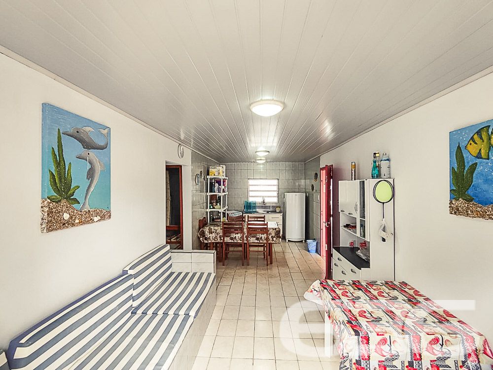 Descubra o conforto e a conveniência de viver no coração de Balneário Barra do Sul. Esta residência térrea, localizada na região central, oferece uma combinação perfeita de espaço, funcionalidade e localização estratégica. Com 95m² de área construída, o imóvel garante um ambiente ideal para sua família.
Composição do Imóvel:
Quartos: 2 dormitórios acolhedores.
Banheiros: 2, práticos e bem posicionados.
Garagem: Espaço coberto para 4 veículos.
Sala de Estar Espaçosa: Perfeita para relaxar e receber visitas.
Cozinha Conjugada com Copa e Sala: Um moderno layout aberto que maximiza o espaço e a interação.
Área de Festa com Churrasqueira: Ideal para confraternizações e momentos especiais com a família e amigos.
Área de Serviço Separada: Praticidade no dia a dia.
Viver em Balneário Barra do Sul: Conhecida por suas belas paisagens e qualidade de vida, Balneário Barra do Sul é o local ideal para quem busca tranquilidade sem abrir mão da conveniência urbana. Aproveite a proximidade com a natureza e a facilidade de acesso a todos os serviços necessários para o seu dia a dia.
Não perca a oportunidade de conhecer esse imóvel que pode ser o cenário de muitas histórias felizes. Entre em contato conosco hoje mesmo para agendar uma visita e venha descobrir tudo o que essa residência tem a oferecer!
636 NEGÓCIOS IMOBILIÁRIOS: A SUA MELHOR ESCOLHA
Com mais de 30 anos de experiência, a 636 Negócios Imobiliários é sua parceira ideal para encontrar o imóvel perfeito. Estamos prontos para ajudá-lo a fazer deste imóvel o seu novo lar.
Telefone: (47) 3451-0636
WhatsApp: (47) 99190-0636
Não perca esta oportunidade única. Visite nosso site para mais informações: i636.com.br