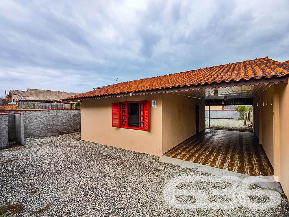 Descubra o conforto e a conveniência de viver no coração de Balneário Barra do Sul. Esta residência térrea, localizada na região central, oferece uma combinação perfeita de espaço, funcionalidade e localização estratégica. Com 95m² de área construída, o imóvel garante um ambiente ideal para sua família.
Composição do Imóvel:
Quartos: 2 dormitórios acolhedores.
Banheiros: 2, práticos e bem posicionados.
Garagem: Espaço coberto para 4 veículos.
Sala de Estar Espaçosa: Perfeita para relaxar e receber visitas.
Cozinha Conjugada com Copa e Sala: Um moderno layout aberto que maximiza o espaço e a interação.
Área de Festa com Churrasqueira: Ideal para confraternizações e momentos especiais com a família e amigos.
Área de Serviço Separada: Praticidade no dia a dia.
Viver em Balneário Barra do Sul: Conhecida por suas belas paisagens e qualidade de vida, Balneário Barra do Sul é o local ideal para quem busca tranquilidade sem abrir mão da conveniência urbana. Aproveite a proximidade com a natureza e a facilidade de acesso a todos os serviços necessários para o seu dia a dia.
Não perca a oportunidade de conhecer esse imóvel que pode ser o cenário de muitas histórias felizes. Entre em contato conosco hoje mesmo para agendar uma visita e venha descobrir tudo o que essa residência tem a oferecer!
636 NEGÓCIOS IMOBILIÁRIOS: A SUA MELHOR ESCOLHA
Com mais de 30 anos de experiência, a 636 Negócios Imobiliários é sua parceira ideal para encontrar o imóvel perfeito. Estamos prontos para ajudá-lo a fazer deste imóvel o seu novo lar.
Telefone: (47) 3451-0636
WhatsApp: (47) 99190-0636
Não perca esta oportunidade única. Visite nosso site para mais informações: i636.com.br