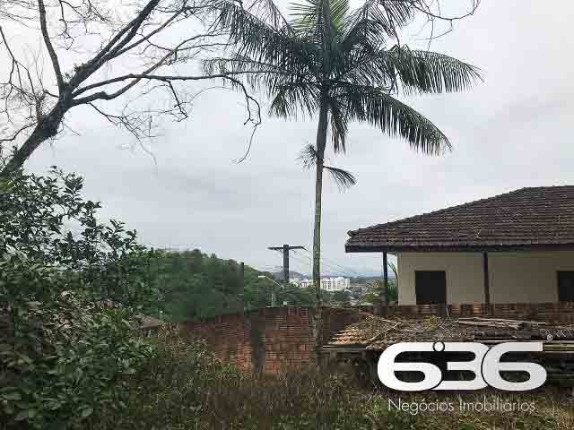 TERRENO DE 1.878M² COM LOCALIZAÇÃO ESTRATÉGICA EM JOINVILLE!
Descubra o potencial de um terreno plano de 1.878m² no bairro Nova Brasília, uma tela em branco para seus projetos mais ambiciosos. Com 38 metros de frente, este lote oferece uma oportunidade única para investidores e construtores. Imagine as possibilidades: um novo complexo comercial, um empreendimento residencial ou até mesmo a sede da sua empresa.
Localização Privilegiada:
O Nova Brasília é conhecido por sua conveniência e infraestrutura completa, com acesso fácil à rodovia BR-101. Próximo a panificadoras, mercados, restaurantes e uma variedade de comércios, este terreno oferece tudo que você precisa ao seu alcance.
Vale destacar que no terreno atualmente há uma casa com 2 quartos e área construída de 150m². No entanto, a construção existente não tem valor comercial significativo, pois a avaliação está baseada principalmente no valor do terreno.
636 Negócios Imobiliários – Parceiros de Visão:
Com mais de 30 anos de experiência, somos especialistas em identificar oportunidades de valor. Para mais informações, ligue (47) 3451-0636 ou mande uma mensagem para (47) 99190-0636.
Este e outros milhares de imóveis no site: i636.com.br