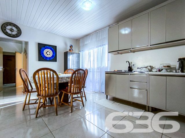 Descubra a excelência de viver bem com a 636 Negócios Imobiliários. Apresentamos um imóvel residencial, situado no coração do Balneário Barra do Sul, em Santa Catarina, no pacífico bairro de Pinheiros. Este lar é a combinação perfeita de conforto, conveniência e beleza, ideal para quem busca tranquilidade e qualidade de vida perto da natureza.
A casa destaca-se por uma suíte com closet, três amplos dormitórios, dois banheiros e garagem com espaço para até quatro veículos, incluindo duas vagas cobertas e duas descobertas. Além disso, a residência oferece uma sala de estar convidativa, cozinha prática e um jardim de inverno que proporciona uma área de convívio tranquila e iluminada, complementada por móveis embutidos que maximizam o espaço.
Pensada para o entretenimento e o lazer, a propriedade inclui uma área de festa com churrasqueira, perfeita para reunir família e amigos em um ambiente privativo e confortável. A casa também é cercada por um jardim encantador, onde a natureza se faz presente, e um portão eletrônico garante a segurança dos moradores.
Localizada a apenas 200 metros da lagoa do Maria Fernanda, esta residência não só oferece uma vista deslumbrante, mas também a vantagem de estar próximo a vias de acesso, transporte público e serviços públicos essenciais, facilitando o dia a dia dos moradores.
A 636 Negócios Imobiliários é reconhecida por sua perfeição técnico-jurídica em mediação de negócios. Com mais de 30 anos de experiência no mercado imobiliário, garantimos um serviço de excelência e confiança na hora de escolher o seu próximo lar.
Não perca esta oportunidade exclusiva de investir em um imóvel que oferece não só uma residência, mas um estilo de vida. Entre em contato hoje mesmo e agende uma visita a este magnífico lar em Balneário Barra do Sul, e deixe-nos ajudar você a realizar o seu sonho imobiliário com a garantia e segurança que só a 636 Negócios Imobiliários pode oferecer.
636 NEGÓCIOS IMOBILIÁRIOS: A SUA MELHOR ESCOLHA
Com mais de 30 anos de experiência, a 636 Negócios Imobiliários é sua parceira ideal para encontrar o imóvel perfeito. Estamos prontos para ajudá-lo a fazer deste imóvel o seu novo lar.
Telefone: (47) 3451-0636
WhatsApp: (47) 99190-0636
Não perca esta oportunidade única. Visite nosso site para mais informações: i636.com.br