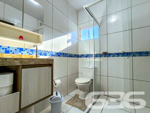 Descubra a excelência de viver bem com a 636 Negócios Imobiliários. Apresentamos um imóvel residencial, situado no coração do Balneário Barra do Sul, em Santa Catarina, no pacífico bairro de Pinheiros. Este lar é a combinação perfeita de conforto, conveniência e beleza, ideal para quem busca tranquilidade e qualidade de vida perto da natureza.
A casa destaca-se por uma suíte com closet, três amplos dormitórios, dois banheiros e garagem com espaço para até quatro veículos, incluindo duas vagas cobertas e duas descobertas. Além disso, a residência oferece uma sala de estar convidativa, cozinha prática e um jardim de inverno que proporciona uma área de convívio tranquila e iluminada, complementada por móveis embutidos que maximizam o espaço.
Pensada para o entretenimento e o lazer, a propriedade inclui uma área de festa com churrasqueira, perfeita para reunir família e amigos em um ambiente privativo e confortável. A casa também é cercada por um jardim encantador, onde a natureza se faz presente, e um portão eletrônico garante a segurança dos moradores.
Localizada a apenas 200 metros da lagoa do Maria Fernanda, esta residência não só oferece uma vista deslumbrante, mas também a vantagem de estar próximo a vias de acesso, transporte público e serviços públicos essenciais, facilitando o dia a dia dos moradores.
A 636 Negócios Imobiliários é reconhecida por sua perfeição técnico-jurídica em mediação de negócios. Com mais de 30 anos de experiência no mercado imobiliário, garantimos um serviço de excelência e confiança na hora de escolher o seu próximo lar.
Não perca esta oportunidade exclusiva de investir em um imóvel que oferece não só uma residência, mas um estilo de vida. Entre em contato hoje mesmo e agende uma visita a este magnífico lar em Balneário Barra do Sul, e deixe-nos ajudar você a realizar o seu sonho imobiliário com a garantia e segurança que só a 636 Negócios Imobiliários pode oferecer.
636 NEGÓCIOS IMOBILIÁRIOS: A SUA MELHOR ESCOLHA
Com mais de 30 anos de experiência, a 636 Negócios Imobiliários é sua parceira ideal para encontrar o imóvel perfeito. Estamos prontos para ajudá-lo a fazer deste imóvel o seu novo lar.
Telefone: (47) 3451-0636
WhatsApp: (47) 99190-0636
Não perca esta oportunidade única. Visite nosso site para mais informações: i636.com.br