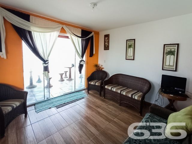 UMA JÓIA NO LITORAL CATARINENSE: IMÓVEL RESIDENCIAL E COMERCIAL A POUCOS PASSOS DA PRAIA EM BALNEÁRIO BARRA DO SUL!

Já imaginou viver e empreender no mesmo lugar, em um imóvel que une conforto, versatilidade e localização privilegiada? Esta é a oportunidade que você estava esperando! Situado no coração do bairro Salinas, em Balneário Barra do Sul/SC, este imóvel de esquina é perfeito para quem deseja aliar qualidade de vida à rentabilidade.

Com uma área total de 380m² e uma construção sólida de 220m², este imóvel foi projetado para atender tanto às necessidades de quem procura um lar espaçoso quanto de quem deseja investir em um ponto comercial com alto potencial.

CARACTERÍSTICAS DO IMÓVEL

Piso Superior:

Apartamento amplo com 3 dormitórios, incluindo uma suíte.
Sala de estar e jantar integradas, perfeitas para momentos em família.
Cozinha funcional, pronta para ser personalizada.
Sacada com churrasqueira, ideal para desfrutar de dias ensolarados e noites agradáveis com vista para o mar.

Piso Inferior:

Estrutura comercial completa, atualmente adaptada para restaurante ou outro empreendimento.
Dois banheiros e espaço amplo que pode ser facilmente configurado conforme sua necessidade.
Ideal para atender turistas e moradores, aproveitando o grande movimento da região.

Garagem:

6 vagas, sendo 2 cobertas e 4 descobertas, garantindo praticidade e conforto para moradores e clientes.

O QUE TORNA ESTE IMÓVEL ESPECIAL?

Localização Impecável: Situado a poucos metros da praia, este imóvel oferece a atmosfera perfeita do litoral. Caminhe até o mar em instantes e aproveite a brisa fresca e o som relaxante das ondas.


UM LUGAR PARA MORAR, INVESTIR E VIVER GRANDES MOMENTOS
Imagine passar os dias com a família em um espaço confortável, enquanto administra um negócio próspero no térreo. Ou, se preferir, aproveite o imóvel para locações de temporada, explorando o alto fluxo turístico de Balneário Barra do Sul. Seja qual for sua escolha, este imóvel é um investimento certeiro.

Com sua localização estratégica, a apenas alguns metros da praia e próximo a comércios locais, este imóvel tem tudo para ser o ponto alto do seu portfólio.

Agende já uma visita e descubra o potencial deste imóvel único. Seja para viver ou empreender, aqui está o início de um novo capítulo em sua vida!

636 NEGÓCIOS IMOBILIÁRIOS: A SUA MELHOR ESCOLHA
Com mais de 30 anos de experiência, a 636 Negócios Imobiliários é sua parceira ideal para encontrar o imóvel perfeito. Estamos prontos para ajudá-lo a fazer deste imóvel o seu novo lar.
 
Telefone: (47) 3451-0636
WhatsApp: (47) 99190-0636
 
Não perca esta oportunidade única. Visite nosso site para mais informações: i636.com.br