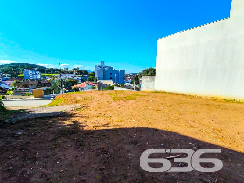 Excelente Oportunidade de Investimento no Bairro Itaum, Joinville/SC!

Apresentamos a você um excepcional terreno disponível para venda, localizado no charmoso Bairro Itaum, em Joinville/SC. Este é o momento de transformar seu sonho em realidade em uma das cidades mais promissoras de Santa Catarina!

Detalhes do Terreno:
Com uma área total de 949,20m², este terreno possui dimensões perfeitas para diversas possibilidades de construção. A frente mede 23,07m, os fundos 40,20m, enquanto as laterais possuem 30,00m e 34,55m, respectivamente. A face leste garante a entrada da luz do sol durante a manhã, proporcionando um ambiente mais iluminado e agradável. 

Ideal para Investimento ou Troca:
Se você deseja investir ou, se já possui imóvel em Joinville, estamos abertos a propostas de troca por residências localizadas em bairros próximos, como Floresta, Guanabara, Bucarein, entre outros listados. Esta é a chance perfeita para expandir seus horizontes no mercado imobiliário, garantindo um ótimo retorno sobre o investimento.

Entre em Contato com a Melhor Imobiliária da Região!
A 636 Negócios Imobiliários, com mais de 30 anos de experiência, está à disposição para ajudá-lo a concretizar este negócio. Nossa equipe está pronta para guiá-lo em cada etapa do processo, transformando o potencial deste terreno em seu novo lar ou investimento.

A 636 Negócios Imobiliários é sua parceira de confiança para realizar o melhor investimento no mercado imobiliário. Faça a escolha certa e descubra um mundo de possibilidades em Joinville!
 
636 NEGÓCIOS IMOBILIÁRIOS: A SUA MELHOR ESCOLHA
Com mais de 30 anos de experiência, a 636 Negócios Imobiliários é sua parceira ideal para encontrar o imóvel perfeito. Estamos prontos para ajudá-lo a fazer deste imóvel o seu novo lar.
 
Telefone: (47) 3451-0636
WhatsApp: (47) 99190-0636
 
Não perca esta oportunidade única. Visite nosso site para mais informações: i636.com.br