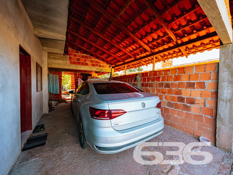 Ótima oportunidade em Balneário Barra do Sul/SC – Terreno amplo com residência térrea!
Para quem busca espaço, tranquilidade e um imóvel com ótimo potencial de melhorias, esta é uma oportunidade que vale conferir!
Localizada no bairro Pinheiros, esta residência térrea está posicionada em frente ao asfalto, oferecendo praticidade de acesso.
A casa conta com aproximadamente 110m² de área construída, dispostos de forma funcional em 4 dormitórios, 2 banheiros, sala de estar e cozinha.
A garagem coberta comporta um veículo, com mais três vagas descobertas no pátio interno. O imóvel encontra-se murado e já possui conexão com internet por fibra, o que traz praticidade para o dia a dia, inclusive para quem trabalha de casa.
Além disso, o imóvel está próximo a vias de acesso, transporte público e serviços essenciais, unindo o melhor da tranquilidade do litoral com a conveniência urbana.
Aceita propostas. Agende sua visita com a equipe da 636 Negócios Imobiliários, empresa com mais de 30 anos de credibilidade e atuação técnica no mercado. Aqui, cada negociação é conduzida com seriedade, comprometimento e o respaldo jurídico que só uma imobiliária referência pode oferecer.
636 NEGÓCIOS IMOBILIÁRIOS: A SUA MELHOR ESCOLHA
Com mais de 30 anos de experiência, a 636 Negócios Imobiliários é sua parceira ideal para encontrar o imóvel perfeito. Estamos prontos para ajudá-lo a fazer deste imóvel o seu novo lar.
Telefone: (47) 3451-0636
WhatsApp: (47) 99190-0636
Não perca esta oportunidade única. Visite nosso site para mais informações: i636.com.br