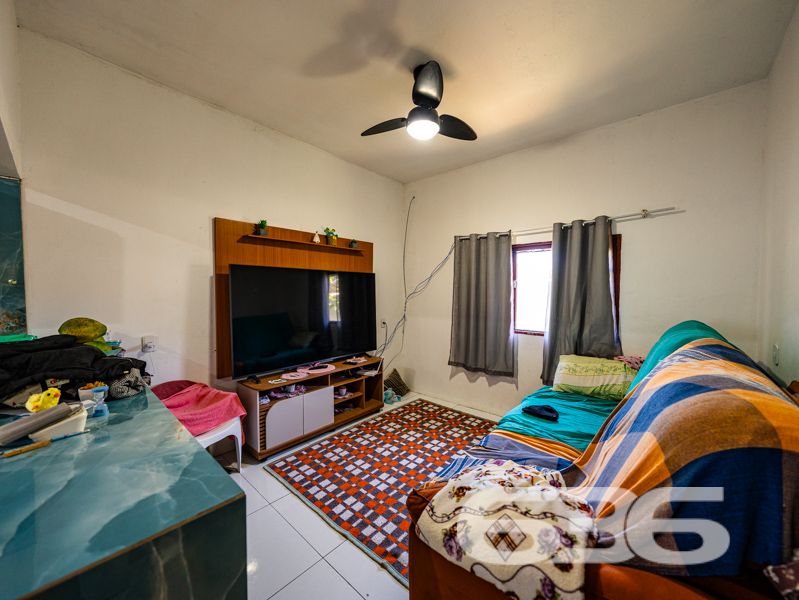 Ótima oportunidade em Balneário Barra do Sul/SC – Terreno amplo com residência térrea!
Para quem busca espaço, tranquilidade e um imóvel com ótimo potencial de melhorias, esta é uma oportunidade que vale conferir!
Localizada no bairro Pinheiros, esta residência térrea está posicionada em frente ao asfalto, oferecendo praticidade de acesso.
A casa conta com aproximadamente 110m² de área construída, dispostos de forma funcional em 4 dormitórios, 2 banheiros, sala de estar e cozinha.
A garagem coberta comporta um veículo, com mais três vagas descobertas no pátio interno. O imóvel encontra-se murado e já possui conexão com internet por fibra, o que traz praticidade para o dia a dia, inclusive para quem trabalha de casa.
Além disso, o imóvel está próximo a vias de acesso, transporte público e serviços essenciais, unindo o melhor da tranquilidade do litoral com a conveniência urbana.
Aceita propostas. Agende sua visita com a equipe da 636 Negócios Imobiliários, empresa com mais de 30 anos de credibilidade e atuação técnica no mercado. Aqui, cada negociação é conduzida com seriedade, comprometimento e o respaldo jurídico que só uma imobiliária referência pode oferecer.
636 NEGÓCIOS IMOBILIÁRIOS: A SUA MELHOR ESCOLHA
Com mais de 30 anos de experiência, a 636 Negócios Imobiliários é sua parceira ideal para encontrar o imóvel perfeito. Estamos prontos para ajudá-lo a fazer deste imóvel o seu novo lar.
Telefone: (47) 3451-0636
WhatsApp: (47) 99190-0636
Não perca esta oportunidade única. Visite nosso site para mais informações: i636.com.br
