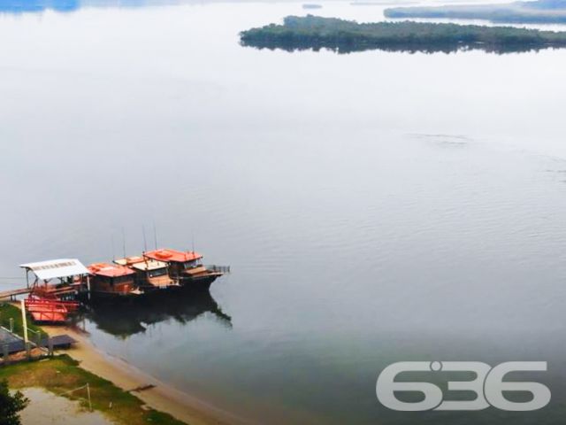 Terreno à Venda em Balneário Barra do Sul - Construa seu Refúgio Próximo à Natureza!

Localizado na pacata e charmosa Costeira, em Balneário Barra do Sul (SC), este terreno de 312,50 m² é o espaço ideal para quem deseja construir o seu refúgio cercado pela tranquilidade e beleza natural da região. Próximo à lagoa, este lote oferece a você a oportunidade única de investir em uma área que une a praticidade com a serenidade de uma localização privilegiada.

A face norte garante ótima incidência de luz solar ao longo do dia, valorizando ainda mais o conforto da futura construção.Sua localização estratégica perto da lagoa traz a tranquilidade e o contato direto com a natureza que muitas famílias buscam. Imagine-se em um ambiente rodeado por mata nativa, onde a privacidade e a serenidade se destacam.

Este terreno oferece versatilidade para projetos que valorizam a natureza ao redor e aproveitam a tranquilidade da região. Com fácil acesso a pontos essenciais e cercado por área verde, ele atende ao desejo de quem busca qualidade de vida e contato com o meio ambiente.

636 NEGÓCIOS IMOBILIÁRIOS: A SUA MELHOR ESCOLHA
Com mais de 30 anos de experiência, a 636 Negócios Imobiliários é sua parceira ideal para encontrar o imóvel perfeito. Estamos prontos para ajudá-lo a fazer deste imóvel o seu novo lar.
 
Telefone: (47) 3451-0636
WhatsApp: (47) 99190-0636
 
Não perca esta oportunidade única. Visite nosso site para mais informações: i636.com.br