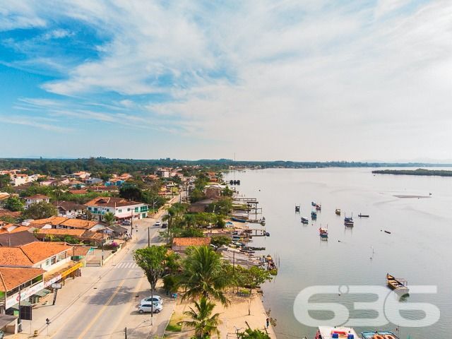 Terreno à Venda em Balneário Barra do Sul - Construa seu Refúgio Próximo à Natureza!

Localizado na pacata e charmosa Costeira, em Balneário Barra do Sul (SC), este terreno de 312,50 m² é o espaço ideal para quem deseja construir o seu refúgio cercado pela tranquilidade e beleza natural da região. Próximo à lagoa, este lote oferece a você a oportunidade única de investir em uma área que une a praticidade com a serenidade de uma localização privilegiada.

A face norte garante ótima incidência de luz solar ao longo do dia, valorizando ainda mais o conforto da futura construção.Sua localização estratégica perto da lagoa traz a tranquilidade e o contato direto com a natureza que muitas famílias buscam. Imagine-se em um ambiente rodeado por mata nativa, onde a privacidade e a serenidade se destacam.

Este terreno oferece versatilidade para projetos que valorizam a natureza ao redor e aproveitam a tranquilidade da região. Com fácil acesso a pontos essenciais e cercado por área verde, ele atende ao desejo de quem busca qualidade de vida e contato com o meio ambiente.

636 NEGÓCIOS IMOBILIÁRIOS: A SUA MELHOR ESCOLHA
Com mais de 30 anos de experiência, a 636 Negócios Imobiliários é sua parceira ideal para encontrar o imóvel perfeito. Estamos prontos para ajudá-lo a fazer deste imóvel o seu novo lar.
 
Telefone: (47) 3451-0636
WhatsApp: (47) 99190-0636
 
Não perca esta oportunidade única. Visite nosso site para mais informações: i636.com.br