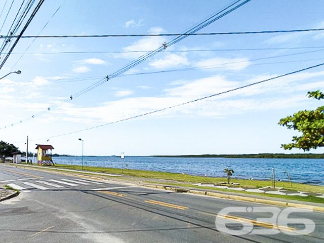 Terreno à Venda em Balneário Barra do Sul - Construa seu Refúgio Próximo à Natureza!

Localizado na pacata e charmosa Costeira, em Balneário Barra do Sul (SC), este terreno de 312,50 m² é o espaço ideal para quem deseja construir o seu refúgio cercado pela tranquilidade e beleza natural da região. Próximo à lagoa, este lote oferece a você a oportunidade única de investir em uma área que une a praticidade com a serenidade de uma localização privilegiada.

A face norte garante ótima incidência de luz solar ao longo do dia, valorizando ainda mais o conforto da futura construção.Sua localização estratégica perto da lagoa traz a tranquilidade e o contato direto com a natureza que muitas famílias buscam. Imagine-se em um ambiente rodeado por mata nativa, onde a privacidade e a serenidade se destacam.

Este terreno oferece versatilidade para projetos que valorizam a natureza ao redor e aproveitam a tranquilidade da região. Com fácil acesso a pontos essenciais e cercado por área verde, ele atende ao desejo de quem busca qualidade de vida e contato com o meio ambiente.

636 NEGÓCIOS IMOBILIÁRIOS: A SUA MELHOR ESCOLHA
Com mais de 30 anos de experiência, a 636 Negócios Imobiliários é sua parceira ideal para encontrar o imóvel perfeito. Estamos prontos para ajudá-lo a fazer deste imóvel o seu novo lar.
 
Telefone: (47) 3451-0636
WhatsApp: (47) 99190-0636
 
Não perca esta oportunidade única. Visite nosso site para mais informações: i636.com.br