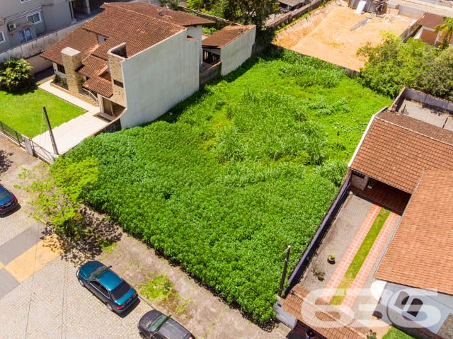 INVISTA NESTA AMPLA OPORTUNIDADE NO BAIRRO GLÓRIA!

Descubra o potencial deste magnífico terreno de 800m² no bairro Glória, em Joinville. Com uma frente de 20 metros para uma rua pavimentada e tranquila, este lote representa uma oportunidade rara para quem busca espaço e localização privilegiada.

Este terreno não é apenas um espaço vazio; é uma tela em branco para seus sonhos e projetos. Seja para construir um empreendimento residencial ou comercial, este lote oferece o cenário perfeito para transformar suas ideias em realidade.

A localização é um dos grandes atrativos deste terreno. Situado no bairro Glória, um dos mais desejados de Joinville, ele se beneficia da proximidade com transporte público, comércios variados, escolas e parques, garantindo conveniência e qualidade de vida.

Na 636 Negócios Imobiliários, entendemos a importância de encontrar o local ideal para seus projetos. Estamos aqui para ajudá-lo a explorar todas as possibilidades que este terreno oferece. Entre em contato conosco pelo telefone (47) 3451-0636 ou WhatsApp (47) 99190-0636 para mais informações e agende uma visita.

Este e outros milhares de imóveis no site: i636.com.br