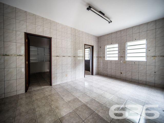 OPORTUNIDADE: TERRENO RESIDENCIAL/COMERCIAL NO BAIRRO SAGUAÇU, JOINVILLE - ESTUDA PERMUTA POR ÁREA CONSTRUIDA
Se você está em busca de um terreno estrategicamente localizado para investir na construção civil ou para iniciar seu empreendimento comercial ou empresarial, sua busca acabou! Este terreno é uma oportunidade única, situado em uma das melhores regiões de Joinville, no bairro Saguaçu.
Este excelente lote oferece acesso por duas ruas pavimentadas, o que aumenta sua versatilidade e possibilidades de uso. O terreno possui gabarito para a construção de um edifício com até 8 pavimentos, o que o torna ainda mais atrativo para investidores e construtores.
Além disso, a localização é privilegiada, estando próximo a escolas, restaurantes, empresas renomadas, lanchonetes, shopping centers, faculdades, praças, pontos de transporte público e diversos outros comércios e serviços. Seja qual for o seu projeto, este terreno oferece uma base sólida para o sucesso.
Não perca tempo e entre em contato conosco para agendar uma visita e conhecer pessoalmente este imóvel único.
Consulte um de nossos corretores e saiba mais:
Telefone | 47 3451-0636
WhatsApp | 47 99190-0636
Imobiliária 636.