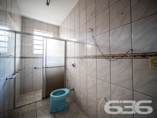 OPORTUNIDADE: TERRENO RESIDENCIAL/COMERCIAL NO BAIRRO SAGUAÇU, JOINVILLE - ESTUDA PERMUTA POR ÁREA CONSTRUIDA
Se você está em busca de um terreno estrategicamente localizado para investir na construção civil ou para iniciar seu empreendimento comercial ou empresarial, sua busca acabou! Este terreno é uma oportunidade única, situado em uma das melhores regiões de Joinville, no bairro Saguaçu.
Este excelente lote oferece acesso por duas ruas pavimentadas, o que aumenta sua versatilidade e possibilidades de uso. O terreno possui gabarito para a construção de um edifício com até 8 pavimentos, o que o torna ainda mais atrativo para investidores e construtores.
Além disso, a localização é privilegiada, estando próximo a escolas, restaurantes, empresas renomadas, lanchonetes, shopping centers, faculdades, praças, pontos de transporte público e diversos outros comércios e serviços. Seja qual for o seu projeto, este terreno oferece uma base sólida para o sucesso.
Não perca tempo e entre em contato conosco para agendar uma visita e conhecer pessoalmente este imóvel único.
Consulte um de nossos corretores e saiba mais:
Telefone | 47 3451-0636
WhatsApp | 47 99190-0636
Imobiliária 636.