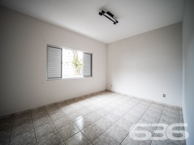 OPORTUNIDADE: TERRENO RESIDENCIAL/COMERCIAL NO BAIRRO SAGUAÇU, JOINVILLE - ESTUDA PERMUTA POR ÁREA CONSTRUIDA
Se você está em busca de um terreno estrategicamente localizado para investir na construção civil ou para iniciar seu empreendimento comercial ou empresarial, sua busca acabou! Este terreno é uma oportunidade única, situado em uma das melhores regiões de Joinville, no bairro Saguaçu.
Este excelente lote oferece acesso por duas ruas pavimentadas, o que aumenta sua versatilidade e possibilidades de uso. O terreno possui gabarito para a construção de um edifício com até 8 pavimentos, o que o torna ainda mais atrativo para investidores e construtores.
Além disso, a localização é privilegiada, estando próximo a escolas, restaurantes, empresas renomadas, lanchonetes, shopping centers, faculdades, praças, pontos de transporte público e diversos outros comércios e serviços. Seja qual for o seu projeto, este terreno oferece uma base sólida para o sucesso.
Não perca tempo e entre em contato conosco para agendar uma visita e conhecer pessoalmente este imóvel único.
Consulte um de nossos corretores e saiba mais:
Telefone | 47 3451-0636
WhatsApp | 47 99190-0636
Imobiliária 636.