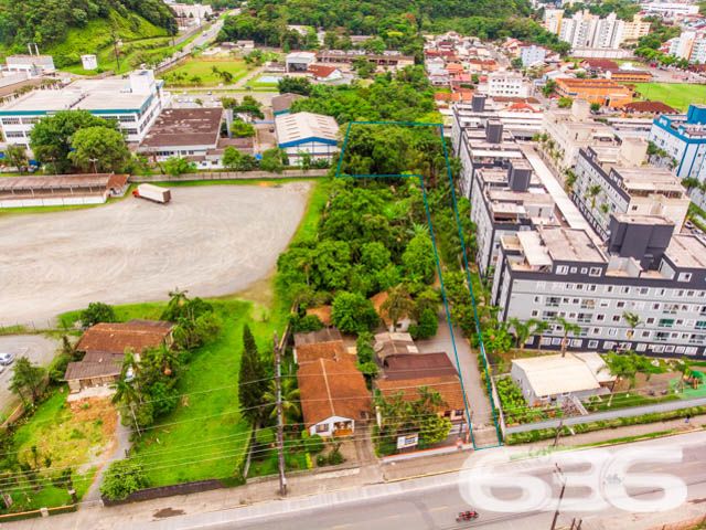 AMPLO TERRENO À VENDA NO BAIRRO SANTO ANTÔNIO - ESTUDA PERMUTA  

Este é um ótimo e imponente lote, cuja extensão dispõe de 675m². Por sua localização extremamente privilegiada, num dos melhores e mais nobres bairros de Joinville, o imóvel desfruta da proximidade de importantíssimas empresas, transporte público, escolas, comércios em geral e muito mais!

O lote é plano e possui 18 metros de frente, 12 metros nos fundos e 45 metros nas laterais.

Ficou interessado? O que você está esperando!? Entre já em contato conosco e agende sua visita para conhecer pessoalmente este imóvel!

Consulte um de nossos corretores e saiba mais:
Telefone| 47 3451-0636
WhatsApp| 47 99190-0636

Imobiliária 636.