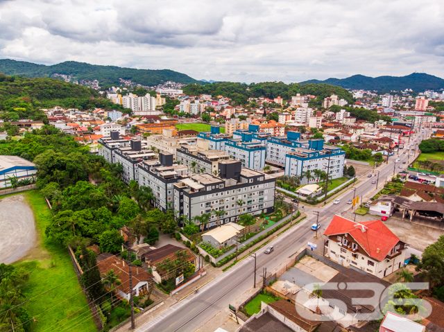 AMPLO TERRENO À VENDA NO BAIRRO SANTO ANTÔNIO - ESTUDA PERMUTA  

Este é um ótimo e imponente lote, cuja extensão dispõe de 675m². Por sua localização extremamente privilegiada, num dos melhores e mais nobres bairros de Joinville, o imóvel desfruta da proximidade de importantíssimas empresas, transporte público, escolas, comércios em geral e muito mais!

O lote é plano e possui 18 metros de frente, 12 metros nos fundos e 45 metros nas laterais.

Ficou interessado? O que você está esperando!? Entre já em contato conosco e agende sua visita para conhecer pessoalmente este imóvel!

Consulte um de nossos corretores e saiba mais:
Telefone| 47 3451-0636
WhatsApp| 47 99190-0636

Imobiliária 636.
