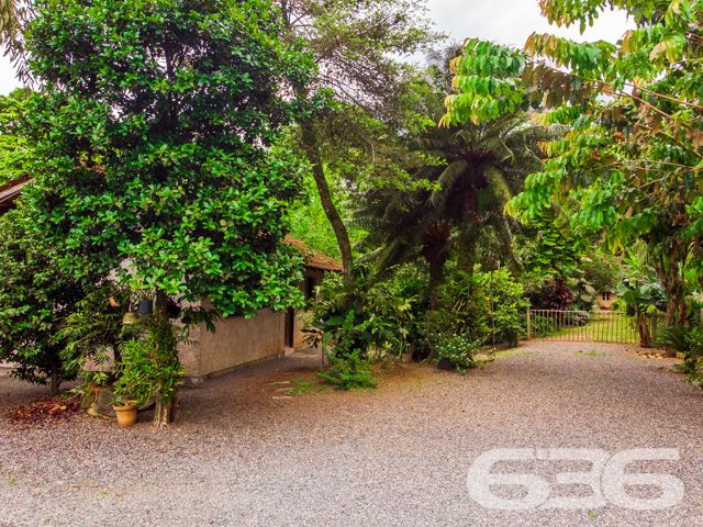 AMPLO TERRENO À VENDA NO BAIRRO SANTO ANTÔNIO - ESTUDA PERMUTA  

Este é um ótimo e imponente lote, cuja extensão dispõe de 675m². Por sua localização extremamente privilegiada, num dos melhores e mais nobres bairros de Joinville, o imóvel desfruta da proximidade de importantíssimas empresas, transporte público, escolas, comércios em geral e muito mais!

O lote é plano e possui 18 metros de frente, 12 metros nos fundos e 45 metros nas laterais.

Ficou interessado? O que você está esperando!? Entre já em contato conosco e agende sua visita para conhecer pessoalmente este imóvel!

Consulte um de nossos corretores e saiba mais:
Telefone| 47 3451-0636
WhatsApp| 47 99190-0636

Imobiliária 636.