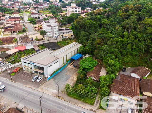 OPORTUNIDADE ÚNICA PARA INVESTIMENTO E COMÉRCIO ESTRATÉGICO - ESTUDA PERMUTA 

Você está diante de uma oportunidade excepcional, perfeita tanto para investidores que desejam construir condomínios verticais quanto para empreendedores que buscam uma localização estratégica para o seu comércio.

Essa oferta compreende dois terrenos, totalizando incríveis 1.393m² de área:
O primeiro terreno possui uma área de 600m², com uma frente de 17,50 metros para a Rua Dona Francisca.
O segundo terreno abrange 793m² e apresenta um formato triangular.

Devido à sua localização privilegiada, a apenas 3,5 km do Centro e situado em uma das principais ruas de Joinville, esse imóvel possui uma posição estratégica que oferece proximidade de todas as conveniências essenciais. Você terá fácil acesso a transporte público, escolas, faculdades, shoppings, restaurantes, lanchonetes, supermercados, comércios variados, agências bancárias e muito mais!

Não deixe passar essa oportunidade incrível! Entre em contato conosco agora mesmo e agende uma visita para conhecer pessoalmente esse imóvel estratégico e promissor.

Consulte um de nossos corretores para obter mais informações:
Telefone: 47 3451-0636
WhatsApp: 47 99190-0636
