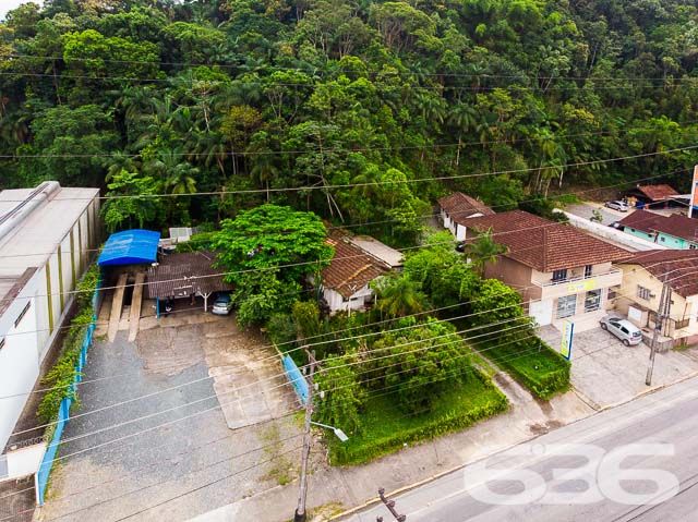 OPORTUNIDADE ÚNICA PARA INVESTIMENTO E COMÉRCIO ESTRATÉGICO - ESTUDA PERMUTA 

Você está diante de uma oportunidade excepcional, perfeita tanto para investidores que desejam construir condomínios verticais quanto para empreendedores que buscam uma localização estratégica para o seu comércio.

Essa oferta compreende dois terrenos, totalizando incríveis 1.393m² de área:
O primeiro terreno possui uma área de 600m², com uma frente de 17,50 metros para a Rua Dona Francisca.
O segundo terreno abrange 793m² e apresenta um formato triangular.

Devido à sua localização privilegiada, a apenas 3,5 km do Centro e situado em uma das principais ruas de Joinville, esse imóvel possui uma posição estratégica que oferece proximidade de todas as conveniências essenciais. Você terá fácil acesso a transporte público, escolas, faculdades, shoppings, restaurantes, lanchonetes, supermercados, comércios variados, agências bancárias e muito mais!

Não deixe passar essa oportunidade incrível! Entre em contato conosco agora mesmo e agende uma visita para conhecer pessoalmente esse imóvel estratégico e promissor.

Consulte um de nossos corretores para obter mais informações:
Telefone: 47 3451-0636
WhatsApp: 47 99190-0636