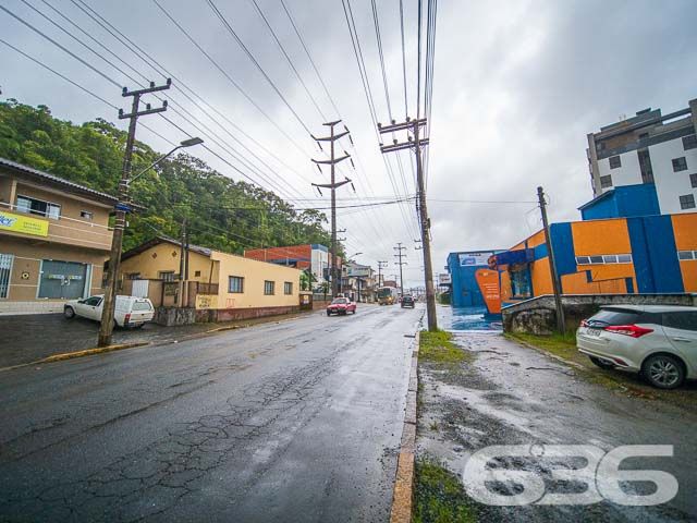 OPORTUNIDADE ÚNICA PARA INVESTIMENTO E COMÉRCIO ESTRATÉGICO - ESTUDA PERMUTA 

Você está diante de uma oportunidade excepcional, perfeita tanto para investidores que desejam construir condomínios verticais quanto para empreendedores que buscam uma localização estratégica para o seu comércio.

Essa oferta compreende dois terrenos, totalizando incríveis 1.393m² de área:
O primeiro terreno possui uma área de 600m², com uma frente de 17,50 metros para a Rua Dona Francisca.
O segundo terreno abrange 793m² e apresenta um formato triangular.

Devido à sua localização privilegiada, a apenas 3,5 km do Centro e situado em uma das principais ruas de Joinville, esse imóvel possui uma posição estratégica que oferece proximidade de todas as conveniências essenciais. Você terá fácil acesso a transporte público, escolas, faculdades, shoppings, restaurantes, lanchonetes, supermercados, comércios variados, agências bancárias e muito mais!

Não deixe passar essa oportunidade incrível! Entre em contato conosco agora mesmo e agende uma visita para conhecer pessoalmente esse imóvel estratégico e promissor.

Consulte um de nossos corretores para obter mais informações:
Telefone: 47 3451-0636
WhatsApp: 47 99190-0636