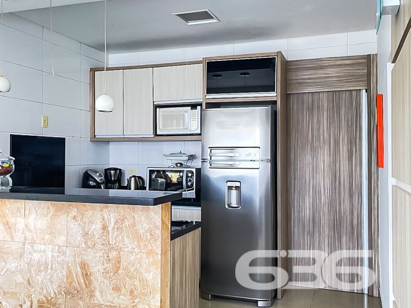 Seu novo lar em Balneário Barra do Sul espera por você!

Imagine viver a apenas 250 metros da charmosa Lagoa da Costeira, em uma casa térrea cercada pela tranquilidade, natureza e conforto. Apresentamos esta residência exclusiva, cuidadosamente planejada para quem valoriza espaço, funcionalidade e uma localização privilegiada.

Com 98m² de área construída sobre um terreno de 320m², esta casa oferece o equilíbrio ideal entre área interna bem distribuída e um quintal perfeito para aproveitar com a família. A fachada moderna com muro em vidro e o belo jardim dão as boas-vindas a um imóvel que transborda charme e praticidade.

Na área interna, os ambientes surpreendem pela amplitude: são 3 dormitórios, 2 banheiros, cozinha planejada com bancada passa-prato em granito, sala de estar aconchegante, área de serviço, despensa e espaço gourmet com churrasqueira. Todos os ambientes são integrados por um acabamento de alto padrão, com teto em gesso e iluminação bem distribuída.

A varanda coberta com fechamento em vidro é um convite aos bons momentos, seja para relaxar, receber amigos ou simplesmente apreciar o jardim ao som da brisa vinda da lagoa. A garagem acomoda confortavelmente até 4 veículos, sendo 1 vaga coberta e 3 descobertas.

Este é mais do que um imóvel – é a oportunidade de viver com mais qualidade de vida, segurança e praticidade, em uma das regiões mais desejadas de Balneário Barra do Sul.

Não perca essa chance! Agende agora mesmo sua visita com um corretor da 636 Negócios Imobiliários e venha se encantar com cada detalhe deste lar.
 
636 NEGÓCIOS IMOBILIÁRIOS: A SUA MELHOR ESCOLHA
Com mais de 30 anos de experiência, a 636 Negócios Imobiliários é sua parceira ideal para encontrar o imóvel perfeito. Estamos prontos para ajudá-lo a fazer deste imóvel o seu novo lar.
 
Telefone: (47) 3451-0636
WhatsApp: (47) 99190-0636
 
Não perca esta oportunidade única. Visite nosso site para mais informações: i636.com.br