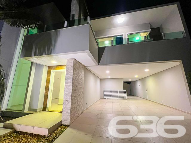 Descubra o encanto e o conforto em São Francisco do Sul, Enseada. Apresentamos uma residência que define a sofisticação contemporânea. Localizado a apenas 25 metros da prainha, este imóvel promete um estilo de vida de praia sem igual, permitindo fácil acesso a outras praias locais.
No coração de Enseada, esta casa exibe um design sofisticado e acabamentos de alta qualidade, incluindo pisos de porcelanato que iluminam todos os ambientes com sua claridade e rebaixamento em gesso que acrescenta um toque elegante ao espaço. As instalações incluem aquecimento a gás em todas as torneiras e chuveiros, proporcionando conforto em qualquer estação do ano.
A residência se destaca não apenas por sua estética, mas também por sua funcionalidade. No piso térreo, desfrute de uma generosa área de estar que se conecta harmoniosamente à cozinha gourmet, que está diretamente integrada à área de churrasqueira, ideal para receber amigos e família. Além disso, possui uma sala de jantar espaçosa, área de serviço completa e garagem com capacidade para quatro veículos.
O primeiro piso é igualmente impressionante, hospedando uma suíte master, mais três dormitórios aconchegantes, todos equipados com ar condicionado, e três banheiros. As sacadas oferecem uma vista encantadora do bairro e arredores, promovendo um ambiente tranquilo e acolhedor.
Para quem procura mais do que apenas uma casa, esta propriedade oferece uma área de festas com churrasqueira e fogão a lenha, além de um home office totalmente adaptado para as necessidades dos tempos modernos. A casa também é murada, garantindo segurança e privacidade.
Aceitamos propostas de troca por imóveis. Aproveite esta oportunidade única para adquirir não apenas uma casa, mas um lar em um dos locais mais cobiçados do litoral catarinense. Visite e encante-se!
636 NEGÓCIOS IMOBILIÁRIOS: A SUA MELHOR ESCOLHA
Com mais de 30 anos de experiência, a 636 Negócios Imobiliários é sua parceira ideal para encontrar o imóvel perfeito. Estamos prontos para ajudá-lo a fazer deste imóvel o seu novo lar.
Telefone: (47) 3451-0636
WhatsApp: (47) 99190-0636
Não perca esta oportunidade única. Visite nosso site para mais informações: i636.com.br