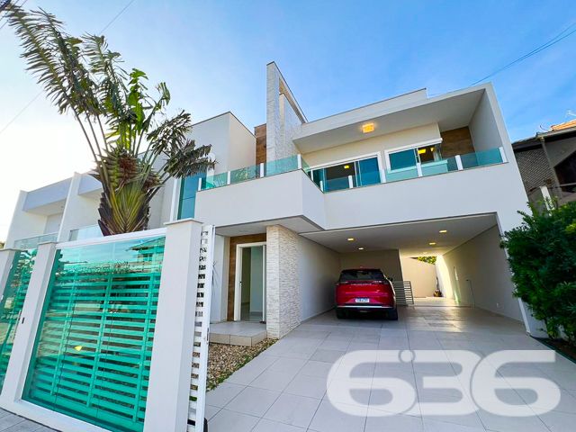 Descubra o encanto e o conforto em São Francisco do Sul, Enseada. Apresentamos uma residência que define a sofisticação contemporânea. Localizado a apenas 25 metros da prainha, este imóvel promete um estilo de vida de praia sem igual, permitindo fácil acesso a outras praias locais.
No coração de Enseada, esta casa exibe um design sofisticado e acabamentos de alta qualidade, incluindo pisos de porcelanato que iluminam todos os ambientes com sua claridade e rebaixamento em gesso que acrescenta um toque elegante ao espaço. As instalações incluem aquecimento a gás em todas as torneiras e chuveiros, proporcionando conforto em qualquer estação do ano.
A residência se destaca não apenas por sua estética, mas também por sua funcionalidade. No piso térreo, desfrute de uma generosa área de estar que se conecta harmoniosamente à cozinha gourmet, que está diretamente integrada à área de churrasqueira, ideal para receber amigos e família. Além disso, possui uma sala de jantar espaçosa, área de serviço completa e garagem com capacidade para quatro veículos.
O primeiro piso é igualmente impressionante, hospedando uma suíte master, mais três dormitórios aconchegantes, todos equipados com ar condicionado, e três banheiros. As sacadas oferecem uma vista encantadora do bairro e arredores, promovendo um ambiente tranquilo e acolhedor.
Para quem procura mais do que apenas uma casa, esta propriedade oferece uma área de festas com churrasqueira e fogão a lenha, além de um home office totalmente adaptado para as necessidades dos tempos modernos. A casa também é murada, garantindo segurança e privacidade.
Aceitamos propostas de troca por imóveis. Aproveite esta oportunidade única para adquirir não apenas uma casa, mas um lar em um dos locais mais cobiçados do litoral catarinense. Visite e encante-se!
636 NEGÓCIOS IMOBILIÁRIOS: A SUA MELHOR ESCOLHA
Com mais de 30 anos de experiência, a 636 Negócios Imobiliários é sua parceira ideal para encontrar o imóvel perfeito. Estamos prontos para ajudá-lo a fazer deste imóvel o seu novo lar.
Telefone: (47) 3451-0636
WhatsApp: (47) 99190-0636
Não perca esta oportunidade única. Visite nosso site para mais informações: i636.com.br