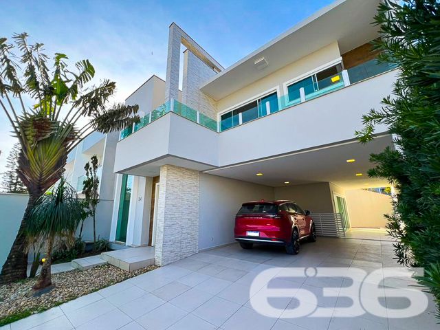Descubra o encanto e o conforto em São Francisco do Sul, Enseada. Apresentamos uma residência que define a sofisticação contemporânea. Localizado a apenas 25 metros da prainha, este imóvel promete um estilo de vida de praia sem igual, permitindo fácil acesso a outras praias locais.
No coração de Enseada, esta casa exibe um design sofisticado e acabamentos de alta qualidade, incluindo pisos de porcelanato que iluminam todos os ambientes com sua claridade e rebaixamento em gesso que acrescenta um toque elegante ao espaço. As instalações incluem aquecimento a gás em todas as torneiras e chuveiros, proporcionando conforto em qualquer estação do ano.
A residência se destaca não apenas por sua estética, mas também por sua funcionalidade. No piso térreo, desfrute de uma generosa área de estar que se conecta harmoniosamente à cozinha gourmet, que está diretamente integrada à área de churrasqueira, ideal para receber amigos e família. Além disso, possui uma sala de jantar espaçosa, área de serviço completa e garagem com capacidade para quatro veículos.
O primeiro piso é igualmente impressionante, hospedando uma suíte master, mais três dormitórios aconchegantes, todos equipados com ar condicionado, e três banheiros. As sacadas oferecem uma vista encantadora do bairro e arredores, promovendo um ambiente tranquilo e acolhedor.
Para quem procura mais do que apenas uma casa, esta propriedade oferece uma área de festas com churrasqueira e fogão a lenha, além de um home office totalmente adaptado para as necessidades dos tempos modernos. A casa também é murada, garantindo segurança e privacidade.
Aceitamos propostas de troca por imóveis. Aproveite esta oportunidade única para adquirir não apenas uma casa, mas um lar em um dos locais mais cobiçados do litoral catarinense. Visite e encante-se!
636 NEGÓCIOS IMOBILIÁRIOS: A SUA MELHOR ESCOLHA
Com mais de 30 anos de experiência, a 636 Negócios Imobiliários é sua parceira ideal para encontrar o imóvel perfeito. Estamos prontos para ajudá-lo a fazer deste imóvel o seu novo lar.
Telefone: (47) 3451-0636
WhatsApp: (47) 99190-0636
Não perca esta oportunidade única. Visite nosso site para mais informações: i636.com.br