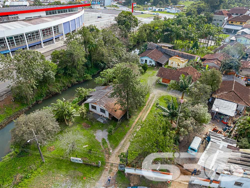 OPORTUNIDADE IMPERDÍVEL PARA INVESTIMENTO E FUTURO - ESTUDA PERMUTA
Imagine possibilidades ilimitadas em um terreno de 1.834m², com 24 metros de frente e localizado no promissor bairro Itaum, em Joinville. Este não é apenas um terreno - é um convite para realizar seus sonhos!
Neste espaço estratégico, você encontrará não apenas terra, mas um mundo de possibilidades. O verdadeiro tesouro está no terreno, aguardando sua visão e criatividade para se transformar em um empreendimento incrível.
Situado perto de conveniências essenciais, como o Hiper Condor, Posto Ipiranga Mônaco e Hotel Graciosa, você estará no epicentro da comodidade. O fácil acesso às principais vias da cidade é uma vantagem adicional.
Está pronto para investir em seu futuro? Este terreno não é apenas uma transação, mas uma jornada para oportunidades sem limites. Agende uma visita agora mesmo e comece a moldar o amanhã!
Fale conosco e saiba mais:
Telefone: (47) 3451-0636
WhatsApp: (47) 99190-0636
Imobiliária 636.