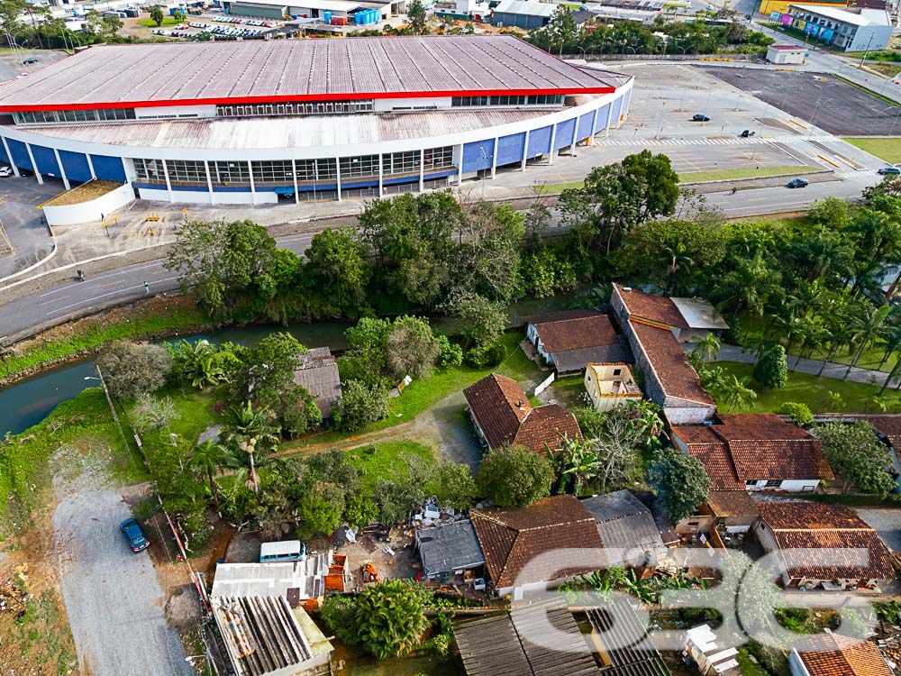 OPORTUNIDADE IMPERDÍVEL PARA INVESTIMENTO E FUTURO - ESTUDA PERMUTA
Imagine possibilidades ilimitadas em um terreno de 1.834m², com 24 metros de frente e localizado no promissor bairro Itaum, em Joinville. Este não é apenas um terreno - é um convite para realizar seus sonhos!
Neste espaço estratégico, você encontrará não apenas terra, mas um mundo de possibilidades. O verdadeiro tesouro está no terreno, aguardando sua visão e criatividade para se transformar em um empreendimento incrível.
Situado perto de conveniências essenciais, como o Hiper Condor, Posto Ipiranga Mônaco e Hotel Graciosa, você estará no epicentro da comodidade. O fácil acesso às principais vias da cidade é uma vantagem adicional.
Está pronto para investir em seu futuro? Este terreno não é apenas uma transação, mas uma jornada para oportunidades sem limites. Agende uma visita agora mesmo e comece a moldar o amanhã!
Fale conosco e saiba mais:
Telefone: (47) 3451-0636
WhatsApp: (47) 99190-0636
Imobiliária 636.