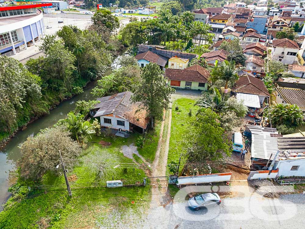 OPORTUNIDADE IMPERDÍVEL PARA INVESTIMENTO E FUTURO - ESTUDA PERMUTA
Imagine possibilidades ilimitadas em um terreno de 1.834m², com 24 metros de frente e localizado no promissor bairro Itaum, em Joinville. Este não é apenas um terreno - é um convite para realizar seus sonhos!
Neste espaço estratégico, você encontrará não apenas terra, mas um mundo de possibilidades. O verdadeiro tesouro está no terreno, aguardando sua visão e criatividade para se transformar em um empreendimento incrível.
Situado perto de conveniências essenciais, como o Hiper Condor, Posto Ipiranga Mônaco e Hotel Graciosa, você estará no epicentro da comodidade. O fácil acesso às principais vias da cidade é uma vantagem adicional.
Está pronto para investir em seu futuro? Este terreno não é apenas uma transação, mas uma jornada para oportunidades sem limites. Agende uma visita agora mesmo e comece a moldar o amanhã!
Fale conosco e saiba mais:
Telefone: (47) 3451-0636
WhatsApp: (47) 99190-0636
Imobiliária 636.