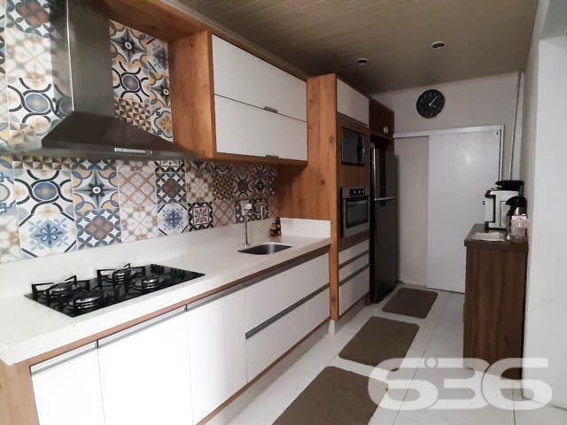 BAIRRO AVENTUREIRO: INVESTIMENTO LUCRATIVO EM UM SÓ LUGAR!

Descubra este excepcional sobrado de esquina no bairro Aventureiro, com uma área construída de 360m². Este imóvel multifuncional inclui 3 apartamentos nos altos, um ponto comercial atualmente utilizado por uma igreja e uma área de moradia, além de 3 vagas de garagem cobertas e espaço para mais 9 carros.

O sobrado é uma oportunidade de investimento com retorno garantido, gerando um aluguel de R$8.000,00 mensais. Os apartamentos, repletos de conforto e praticidade, são ideais para quem busca uma vida tranquila, enquanto o espaço comercial oferece um local amplo e versátil, adequado para diferentes tipos de negócios.

Localizado no coração do Aventureiro, este imóvel está cercado por uma infraestrutura completa, com fácil acesso a serviços, comércios e lazer. A região é conhecida por sua comunidade acolhedora e pela qualidade de vida que oferece, tornando-se o cenário perfeito para investir e viver.

A 636 Negócios Imobiliários, com mais de três décadas de experiência no mercado, é especialista em identificar oportunidades únicas como esta. Estamos prontos para ajudá-lo a fazer um investimento seguro e rentável.

Para mais informações, entre em contato conosco pelo telefone: (47) 3451-0636 ou WhatsApp: (47) 99190-0636.

Este e outros milhares de imóveis no site: i636.com.br