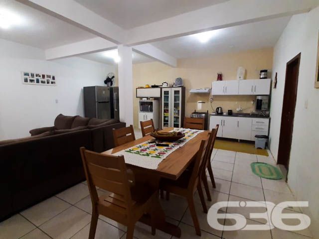 BAIRRO AVENTUREIRO: INVESTIMENTO LUCRATIVO EM UM SÓ LUGAR!

Descubra este excepcional sobrado de esquina no bairro Aventureiro, com uma área construída de 360m². Este imóvel multifuncional inclui 3 apartamentos nos altos, um ponto comercial atualmente utilizado por uma igreja e uma área de moradia, além de 3 vagas de garagem cobertas e espaço para mais 9 carros.

O sobrado é uma oportunidade de investimento com retorno garantido, gerando um aluguel de R$8.000,00 mensais. Os apartamentos, repletos de conforto e praticidade, são ideais para quem busca uma vida tranquila, enquanto o espaço comercial oferece um local amplo e versátil, adequado para diferentes tipos de negócios.

Localizado no coração do Aventureiro, este imóvel está cercado por uma infraestrutura completa, com fácil acesso a serviços, comércios e lazer. A região é conhecida por sua comunidade acolhedora e pela qualidade de vida que oferece, tornando-se o cenário perfeito para investir e viver.

A 636 Negócios Imobiliários, com mais de três décadas de experiência no mercado, é especialista em identificar oportunidades únicas como esta. Estamos prontos para ajudá-lo a fazer um investimento seguro e rentável.

Para mais informações, entre em contato conosco pelo telefone: (47) 3451-0636 ou WhatsApp: (47) 99190-0636.

Este e outros milhares de imóveis no site: i636.com.br
