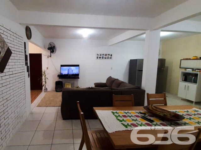 BAIRRO AVENTUREIRO: INVESTIMENTO LUCRATIVO EM UM SÓ LUGAR!

Descubra este excepcional sobrado de esquina no bairro Aventureiro, com uma área construída de 360m². Este imóvel multifuncional inclui 3 apartamentos nos altos, um ponto comercial atualmente utilizado por uma igreja e uma área de moradia, além de 3 vagas de garagem cobertas e espaço para mais 9 carros.

O sobrado é uma oportunidade de investimento com retorno garantido, gerando um aluguel de R$8.000,00 mensais. Os apartamentos, repletos de conforto e praticidade, são ideais para quem busca uma vida tranquila, enquanto o espaço comercial oferece um local amplo e versátil, adequado para diferentes tipos de negócios.

Localizado no coração do Aventureiro, este imóvel está cercado por uma infraestrutura completa, com fácil acesso a serviços, comércios e lazer. A região é conhecida por sua comunidade acolhedora e pela qualidade de vida que oferece, tornando-se o cenário perfeito para investir e viver.

A 636 Negócios Imobiliários, com mais de três décadas de experiência no mercado, é especialista em identificar oportunidades únicas como esta. Estamos prontos para ajudá-lo a fazer um investimento seguro e rentável.

Para mais informações, entre em contato conosco pelo telefone: (47) 3451-0636 ou WhatsApp: (47) 99190-0636.

Este e outros milhares de imóveis no site: i636.com.br
