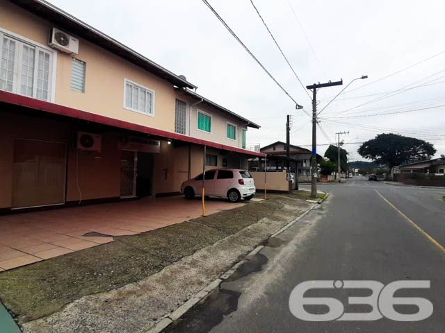 BAIRRO AVENTUREIRO: INVESTIMENTO LUCRATIVO EM UM SÓ LUGAR!

Descubra este excepcional sobrado de esquina no bairro Aventureiro, com uma área construída de 360m². Este imóvel multifuncional inclui 3 apartamentos nos altos, um ponto comercial atualmente utilizado por uma igreja e uma área de moradia, além de 3 vagas de garagem cobertas e espaço para mais 9 carros.

O sobrado é uma oportunidade de investimento com retorno garantido, gerando um aluguel de R$8.000,00 mensais. Os apartamentos, repletos de conforto e praticidade, são ideais para quem busca uma vida tranquila, enquanto o espaço comercial oferece um local amplo e versátil, adequado para diferentes tipos de negócios.

Localizado no coração do Aventureiro, este imóvel está cercado por uma infraestrutura completa, com fácil acesso a serviços, comércios e lazer. A região é conhecida por sua comunidade acolhedora e pela qualidade de vida que oferece, tornando-se o cenário perfeito para investir e viver.

A 636 Negócios Imobiliários, com mais de três décadas de experiência no mercado, é especialista em identificar oportunidades únicas como esta. Estamos prontos para ajudá-lo a fazer um investimento seguro e rentável.

Para mais informações, entre em contato conosco pelo telefone: (47) 3451-0636 ou WhatsApp: (47) 99190-0636.

Este e outros milhares de imóveis no site: i636.com.br