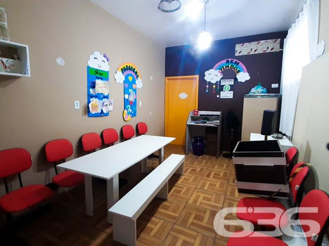 BAIRRO AVENTUREIRO: INVESTIMENTO LUCRATIVO EM UM SÓ LUGAR!

Descubra este excepcional sobrado de esquina no bairro Aventureiro, com uma área construída de 360m². Este imóvel multifuncional inclui 3 apartamentos nos altos, um ponto comercial atualmente utilizado por uma igreja e uma área de moradia, além de 3 vagas de garagem cobertas e espaço para mais 9 carros.

O sobrado é uma oportunidade de investimento com retorno garantido, gerando um aluguel de R$8.000,00 mensais. Os apartamentos, repletos de conforto e praticidade, são ideais para quem busca uma vida tranquila, enquanto o espaço comercial oferece um local amplo e versátil, adequado para diferentes tipos de negócios.

Localizado no coração do Aventureiro, este imóvel está cercado por uma infraestrutura completa, com fácil acesso a serviços, comércios e lazer. A região é conhecida por sua comunidade acolhedora e pela qualidade de vida que oferece, tornando-se o cenário perfeito para investir e viver.

A 636 Negócios Imobiliários, com mais de três décadas de experiência no mercado, é especialista em identificar oportunidades únicas como esta. Estamos prontos para ajudá-lo a fazer um investimento seguro e rentável.

Para mais informações, entre em contato conosco pelo telefone: (47) 3451-0636 ou WhatsApp: (47) 99190-0636.

Este e outros milhares de imóveis no site: i636.com.br