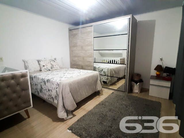 BAIRRO AVENTUREIRO: INVESTIMENTO LUCRATIVO EM UM SÓ LUGAR!

Descubra este excepcional sobrado de esquina no bairro Aventureiro, com uma área construída de 360m². Este imóvel multifuncional inclui 3 apartamentos nos altos, um ponto comercial atualmente utilizado por uma igreja e uma área de moradia, além de 3 vagas de garagem cobertas e espaço para mais 9 carros.

O sobrado é uma oportunidade de investimento com retorno garantido, gerando um aluguel de R$8.000,00 mensais. Os apartamentos, repletos de conforto e praticidade, são ideais para quem busca uma vida tranquila, enquanto o espaço comercial oferece um local amplo e versátil, adequado para diferentes tipos de negócios.

Localizado no coração do Aventureiro, este imóvel está cercado por uma infraestrutura completa, com fácil acesso a serviços, comércios e lazer. A região é conhecida por sua comunidade acolhedora e pela qualidade de vida que oferece, tornando-se o cenário perfeito para investir e viver.

A 636 Negócios Imobiliários, com mais de três décadas de experiência no mercado, é especialista em identificar oportunidades únicas como esta. Estamos prontos para ajudá-lo a fazer um investimento seguro e rentável.

Para mais informações, entre em contato conosco pelo telefone: (47) 3451-0636 ou WhatsApp: (47) 99190-0636.

Este e outros milhares de imóveis no site: i636.com.br