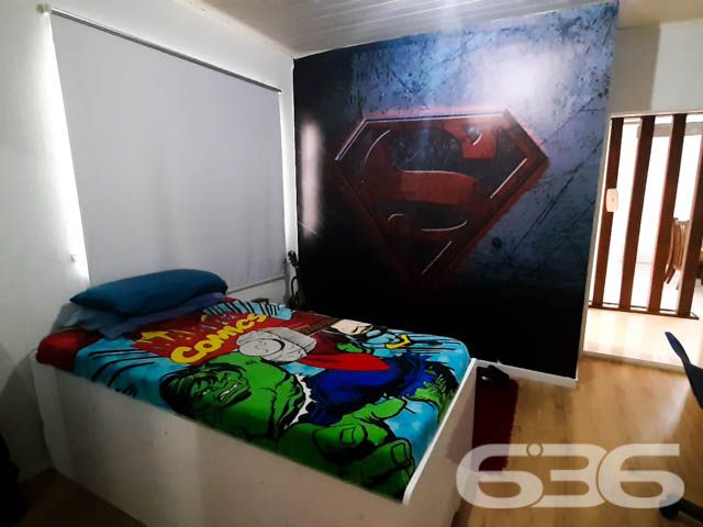 BAIRRO AVENTUREIRO: INVESTIMENTO LUCRATIVO EM UM SÓ LUGAR!

Descubra este excepcional sobrado de esquina no bairro Aventureiro, com uma área construída de 360m². Este imóvel multifuncional inclui 3 apartamentos nos altos, um ponto comercial atualmente utilizado por uma igreja e uma área de moradia, além de 3 vagas de garagem cobertas e espaço para mais 9 carros.

O sobrado é uma oportunidade de investimento com retorno garantido, gerando um aluguel de R$8.000,00 mensais. Os apartamentos, repletos de conforto e praticidade, são ideais para quem busca uma vida tranquila, enquanto o espaço comercial oferece um local amplo e versátil, adequado para diferentes tipos de negócios.

Localizado no coração do Aventureiro, este imóvel está cercado por uma infraestrutura completa, com fácil acesso a serviços, comércios e lazer. A região é conhecida por sua comunidade acolhedora e pela qualidade de vida que oferece, tornando-se o cenário perfeito para investir e viver.

A 636 Negócios Imobiliários, com mais de três décadas de experiência no mercado, é especialista em identificar oportunidades únicas como esta. Estamos prontos para ajudá-lo a fazer um investimento seguro e rentável.

Para mais informações, entre em contato conosco pelo telefone: (47) 3451-0636 ou WhatsApp: (47) 99190-0636.

Este e outros milhares de imóveis no site: i636.com.br