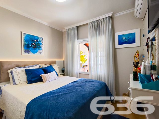 Descubra a serenidade e o potencial expansivo nesta residência térrea, situada no coração de Balneário Barra do Sul. Com mais de 30 anos de tradição no mercado imobiliário, oferecemos uma casa de padrão elevado, edificada em 2002, que se estende por uma área construída de 160 m² em um terreno generoso de 430,12 m². Sua localização privilegiada, com face leste, assegura uma iluminação natural abundante e acolhedoras manhãs ao sol.
Esta casa é um verdadeiro achado, com sua arquitetura sólida e design inteligente que ressoam uma elegância atemporal. O amplo pátio frontal é adornado com britas bem assentadas, enquanto o gramado traseiro promete ser um cenário idílico para o lazer ao ar livre. As portas se abrem para revelar um interior convidativo, onde a sala de estar é aquecida por uma lareira charmosa, e a cozinha gourmet é perfeitamente planejada para facilitar o convívio e entretenimento.
A propriedade comporta quatro vagas de garagem cobertas, além de duas suítes amplas, um dormitório adicional e três banheiros internos bem equipados. Um destaque é o banheiro externo, conveniente para dias de festa ou quando retornar da lagoa. A varanda gigantesca se apresenta como um convite para desfrutar da brisa e da vista tranquila, estendendo o espaço de vivência para o exterior.
Para os entusiastas náuticos, a garagem oferece uma saída direta para a lagoa, com um portão que leva direto às águas tranquilas, ideal para os que desejam explorar a região de barco. A segurança é enfatizada com um portão eletrônico, interfone, alarme e um sistema de vigilância eletrônica, além de monitoramento privado, garantindo paz de espírito.
Localizado em uma rua pavimentada no centro de Balneário Barra do Sul, o imóvel garante acesso facilitado a vias principais, escolas, hospitais e serviços essenciais, além de conexão à internet de alta velocidade. Completamente desocupado e repleto de móveis de cozinha, condicionadores de ar e móveis embutidos, esta residência está pronta para receber você e sua família.
Esta casa não é apenas uma moradia, é um lar com um grande potencial para se tornar o cenário de seus sonhos, pronto para ser personalizado e ampliado conforme seu gosto. Convidamos você a vislumbrar um futuro onde cada dia é um novo começo. Aguardamos sua visita para conhecer o que pode se tornar o novo capítulo de sua vida.
636 NEGÓCIOS IMOBILIÁRIOS: A SUA MELHOR ESCOLHA
Com mais de 30 anos de experiência, a 636 Negócios Imobiliários é sua parceira ideal para encontrar o imóvel perfeito. Estamos prontos para ajudá-lo a fazer deste imóvel o seu novo lar.
Telefone: (47) 3451-0636
WhatsApp: (47) 99190-0636
Não perca esta oportunidade única. Visite nosso site para mais informações: i636.com.br
