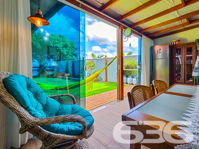 Descubra a serenidade e o potencial expansivo nesta residência térrea, situada no coração de Balneário Barra do Sul. Com mais de 30 anos de tradição no mercado imobiliário, oferecemos uma casa de padrão elevado, edificada em 2002, que se estende por uma área construída de 160 m² em um terreno generoso de 430,12 m². Sua localização privilegiada, com face leste, assegura uma iluminação natural abundante e acolhedoras manhãs ao sol.
Esta casa é um verdadeiro achado, com sua arquitetura sólida e design inteligente que ressoam uma elegância atemporal. O amplo pátio frontal é adornado com britas bem assentadas, enquanto o gramado traseiro promete ser um cenário idílico para o lazer ao ar livre. As portas se abrem para revelar um interior convidativo, onde a sala de estar é aquecida por uma lareira charmosa, e a cozinha gourmet é perfeitamente planejada para facilitar o convívio e entretenimento.
A propriedade comporta quatro vagas de garagem cobertas, além de duas suítes amplas, um dormitório adicional e três banheiros internos bem equipados. Um destaque é o banheiro externo, conveniente para dias de festa ou quando retornar da lagoa. A varanda gigantesca se apresenta como um convite para desfrutar da brisa e da vista tranquila, estendendo o espaço de vivência para o exterior.
Para os entusiastas náuticos, a garagem oferece uma saída direta para a lagoa, com um portão que leva direto às águas tranquilas, ideal para os que desejam explorar a região de barco. A segurança é enfatizada com um portão eletrônico, interfone, alarme e um sistema de vigilância eletrônica, além de monitoramento privado, garantindo paz de espírito.
Localizado em uma rua pavimentada no centro de Balneário Barra do Sul, o imóvel garante acesso facilitado a vias principais, escolas, hospitais e serviços essenciais, além de conexão à internet de alta velocidade. Completamente desocupado e repleto de móveis de cozinha, condicionadores de ar e móveis embutidos, esta residência está pronta para receber você e sua família.
Esta casa não é apenas uma moradia, é um lar com um grande potencial para se tornar o cenário de seus sonhos, pronto para ser personalizado e ampliado conforme seu gosto. Convidamos você a vislumbrar um futuro onde cada dia é um novo começo. Aguardamos sua visita para conhecer o que pode se tornar o novo capítulo de sua vida.
636 NEGÓCIOS IMOBILIÁRIOS: A SUA MELHOR ESCOLHA
Com mais de 30 anos de experiência, a 636 Negócios Imobiliários é sua parceira ideal para encontrar o imóvel perfeito. Estamos prontos para ajudá-lo a fazer deste imóvel o seu novo lar.
Telefone: (47) 3451-0636
WhatsApp: (47) 99190-0636
Não perca esta oportunidade única. Visite nosso site para mais informações: i636.com.br