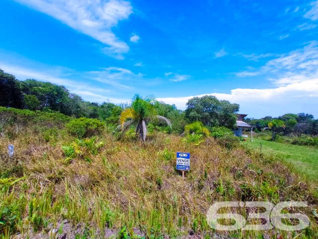 APROVEITE ESTE TERRENO NO ERVINO!

Este é o lote perfeito para você que quer começar aquela construção dos sonhos!

São 360m² de terreno, sendo 12m² de frente e 30m² de lados, amplo e em boas condições - além da ótima localização. 

Situado no bairro Ervino, em São Francisco do Sul, no estado de Santa Catarina, uma pequena ilha localizada bem próxima ao continente e a apenas 1 hora de Joinville. Devido a sua geografia, a cidade ganhou paisagens naturais encantadoras, com o mar rodeando todo o seu território.

Terreno próximo de estabelecimentos e comércios que facilitam seu dia a dia, há aproximadamente na mesma distância entre a lagoa e a praia da região. A lagoa conta com acesso para embarcações.

E, aí gostou? Quer conhecer mais sobre esse vantajoso investimento? Então consulte um de nossos corretores e saiba mais.
Esperamos por você!!!

Fale conosco:
IMOBILIÁRIA 636.
Telefone: (47) 3448-3636
WhatsApp: (47) 99190-0636