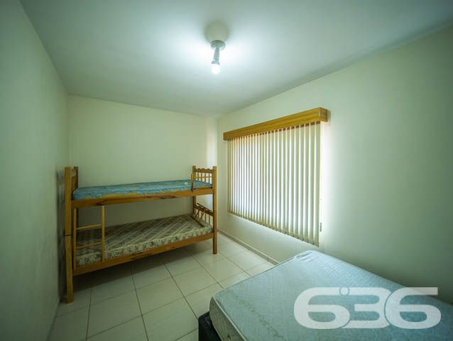 SOBRADO COM  1 SUÍTE E 3 QUARTOS , EM FRANCISCO DO SUL, SANTA CATARINA - ESTUDA PERMUTA 

São 380 m² de terreno e 220 m² de área construída de um deslumbrante e aconchegante sobrado, com piso cerâmico e teto de laje.

Para o seu total conforto o imóvel é 100% mobiliado e muito bem dividido.

Sua parte superior dispõe de 3 quartos amplos e confortáveis, sendo 2 quartos com sacada e, mais 1 suíte e banheiro social.

Na parte inferior contém um amplo espaço, com boa entrada de luz, composto de sala de estar e jantar conjugadas, cozinha, despensa, área de serviço e banheiro social. 

E mais 2 vagas de garagem cobertas. 

Na parte externa da casa contém um quintal espaçoso, com ótimas possibilidades para instalação de piscina. 

Nos fundos do terreno possui uma edícula com churrasqueira e mais 2 cômodos e banheiro.

Rodeado pela natureza modesta do bairro Ubatuba, localizado em São Francisco do Sul, uma ilha exuberante de belas praias e paisagens fantásticas com inúmeras opções de lazer ao ar livre, com uma posição geográfica privilegiada com acesso rápido a qualquer outro bairro da região, há cerca de 500 metros da praia de Ubatuba.

Agende sua visita com um de nossos corretores e saiba mais sobre esse belo sobrado.
Telefone: (47) 3451-0636
WhatsApp: (47) 99190-0636