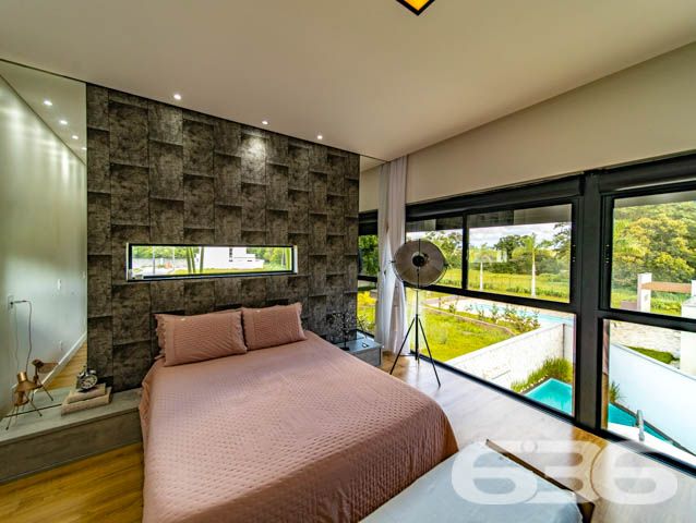 IMÓVEL DE LUXO COM EXCLUSIVIDADE E SOFISTICAÇÃO NO CORAÇÃO DE ARAQUARI!
Descubra este imponente imóvel de 285m², situado no prestigiado centro de Araquari. Com um terreno de 364m², esta residência oferece uma experiência de vida luxuosa e sofisticada, destacando-se por sua arquitetura elegante e acabamentos de alto padrão.
Espaços Planejados para Experiências Únicas
Este lar foi meticulosamente projetado para proporcionar conforto e estilo. Com 3 suítes espaçosas, sendo uma com closet, cinco banheiros e uma sala íntima aconchegante, cada espaço convida ao relaxamento. A cozinha gourmet, integrada à sala de estar e jantar, é perfeita para quem adora cozinhar e entreter. O jardim de inverno e a sacada oferecem momentos de tranquilidade e contemplação.
Lazer e Segurança no Seu Dia a Dia
A área de festas com piscina é um verdadeiro espetáculo, ideal para receber amigos e familiares. A churrasqueira e a cozinha gourmet externa complementam o cenário perfeito para celebrações memoráveis. Além disso, o imóvel conta com sistema de segurança completo, incluindo alarme, cerca elétrica e vigilância eletrônica.
Localização Privilegiada e Infraestrutura Completa
Localizado no coração de Araquari, este imóvel está próximo a todas as comodidades urbanas, sem abrir mão da tranquilidade e do charme de uma das áreas mais desejadas da cidade.
636 Negócios Imobiliários: Transformando Sonhos em Realidade
Com mais de 30 anos de experiência, a 636 Negócios Imobiliários é especialista em encontrar o lar dos seus sonhos. Para mais informações, entre em contato pelo telefone (47) 3448-3636 ou WhatsApp (47) 99190-0636. Nosso compromisso é oferecer um serviço de excelência, garantindo a realização do seu sonho imobiliário.