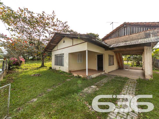 IMÓVEL COM 2 QUARTOS NO BAIRRO PINHEIROS

São 93m² de área construída de uma bela residência em um terreno com ótimos 476m², sendo 28 metros de frente, de topografia com declive suave.

Sua composição dispõe de 2 dormitórios amplos e arejados, cozinha, sala de estar e banheiro social. Ainda conta com um lindíssimo jardim com flores, plantas e árvores - criando uma atmosfera incrível no ambiente.

Imóvel com amplo terreno e vaga de garagem coberta, situado em rua pavimentada, rodeado pela natureza do local. A cerca de 100 metros da Praça Curt e a menos de 900 metros da Praia da Lagoa.

Possui ainda fácil acesso para a Av. Jaraguá do Sul, próximo de comércios e estabelecimentos essenciais para o dia a dia, como: mercado, verdureira, panificadora, restaurantes e outros serviços da região do bairro Pinheiros.

Não perca tempo! Venha conhecer esse oportuno imóvel e viver histórias incríveis aqui!

Esperamos por você!

Fale conosco:
Telefone: (47) 3448-3636
WhatsApp: (47) 99190-0636

Imobiliária 636.
