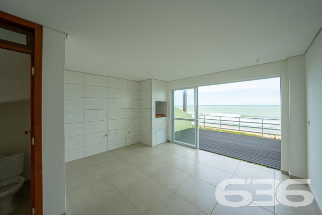 ÓTIMO SOBRADO TRIPLEX COM 4 SUÍTES COM CLOSET DE FRENTE PARA O MAR EM ITAJUBA
Este é simplesmente um imóvel espetacular! Conta com 4 suítes espaçosas e confortáveis, cada uma com seu próprio closet, para que você tenha todo o espaço necessário para organizar suas roupas e pertences. Além disso, a casa conta com uma incrível área externa, com piscina e churrasqueira, para momentos de lazer e descontração em família e com amigos.
Localizado em um condomínio fechado, com segurança 24 horas, este sobrado oferece todo o conforto e privacidade que você procura. Com um design moderno e sofisticado, a casa conta com uma ampla sala de estar e jantar, integrada com a cozinha, para momentos de convívio e descontração.
E o melhor de tudo: são 143m² de área privativa, de frente para o mar, proporcionando uma vista deslumbrante e o som das ondas do mar para relaxar e renovar as energias.
Conta com 2 vagas de garagem.
Somente o fato de abrir a janela enxergar aquela imensidão azul faz qualquer pessoa concordar que não existe vista mais linda do que ver o mar da janela da sua morada.
Adquirir um imóvel de frente para a praia é adquirir qualidade de vida.
Não perca tempo! Venha viver histórias inesquecíveis aqui.
Fale conosco e saiba mais:
Telefone: (47) 3451-0636
WhatsApp: (47) 99190-0636
Imobiliária 636.