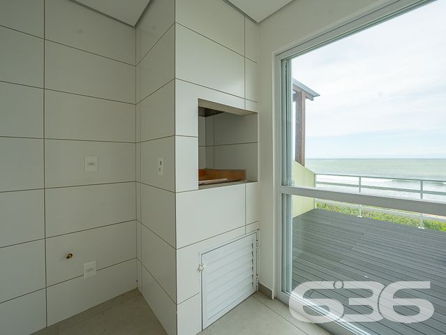 ÓTIMO SOBRADO TRIPLEX COM 4 SUÍTES COM CLOSET DE FRENTE PARA O MAR EM ITAJUBA
Este é simplesmente um imóvel espetacular! Conta com 4 suítes espaçosas e confortáveis, cada uma com seu próprio closet, para que você tenha todo o espaço necessário para organizar suas roupas e pertences. Além disso, a casa conta com uma incrível área externa, com piscina e churrasqueira, para momentos de lazer e descontração em família e com amigos.
Localizado em um condomínio fechado, com segurança 24 horas, este sobrado oferece todo o conforto e privacidade que você procura. Com um design moderno e sofisticado, a casa conta com uma ampla sala de estar e jantar, integrada com a cozinha, para momentos de convívio e descontração.
E o melhor de tudo: são 143m² de área privativa, de frente para o mar, proporcionando uma vista deslumbrante e o som das ondas do mar para relaxar e renovar as energias.
Conta com 2 vagas de garagem.
Somente o fato de abrir a janela enxergar aquela imensidão azul faz qualquer pessoa concordar que não existe vista mais linda do que ver o mar da janela da sua morada.
Adquirir um imóvel de frente para a praia é adquirir qualidade de vida.
Não perca tempo! Venha viver histórias inesquecíveis aqui.
Fale conosco e saiba mais:
Telefone: (47) 3451-0636
WhatsApp: (47) 99190-0636
Imobiliária 636.