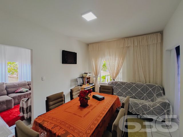 IMÓVEL COM SUÍTE + QUARTO NA ENSEADA, SÃO FRANCISCO DO SUL
Esta é uma ótima residência térrea, toda de laje, com 120m² de área construída sobre um amplo terreno de 300m², sendo 15 metros de frente por 20 metros em ambos os lados, situada em localização privilegiada na cidade de São Francisco do Sul. Está a cerca de 450 metros da praia com águas cristalinas e uma beleza única.
O imóvel dispõe de cômodos amplos, arejados e iluminados, sendo uma boa suíte + um dormitório confortável, cozinha, sala de estar, sala íntima, banheiro social, área de serviço, churrasqueira e espaço para 5 carros no quintal.
Casa totalmente murada - para sua maior segurança - contando com um belíssimo jardim, deixando o local ainda mais agradável e encantador.
Está situado numa rua tranquila a poucos passos da Avenida (asfaltada) tendo opções de lazer naturais, como: poder praticar diferentes esportes, ver gente nova, levar as crianças para brincar na praia, fazer uma caminhada no início da manhã, andar de bicicleta no final da tarde… as possibilidades são inúmeras.
Qualidade de vida é viver com o pé na areia.
Não perca essa oportunidade! Venha viver histórias incríveis aqui.
Consulte um de nossos corretores e saiba mais:
Telefone: (47) 3448-3636
WhatsApp: (47) 99190-0636
Imobiliária 636.