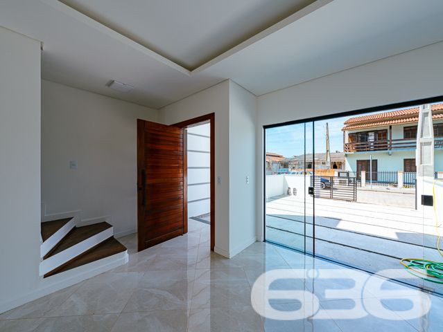 Sobrado com 3 quartos no bairro Costeira, Balneário Barra do Sul, a poucos passos da lagoa.

Este é um imóvel excelente com 107m² de área privativa, projetado com cômodos amplos, confortáveis e modernos. Seu layout proporciona estilo, iluminação e ventilação natural.

O sobrado conta com 3 quartos muito aconchegantes, incluindo uma bela suíte, além de sacada, sala de estar, copa e cozinha integradas, banheiro social, lavabo, área de serviço e uma vaga de garagem.

Localizado em uma excelente região no bairro Costeira, está a poucos passos da lagoa e próximo de todas as comodidades necessárias para o dia a dia.

Não perca essa oportunidade! Venha viver momentos incríveis aqui.

Entre em contato conosco para saber mais:
Telefone: (47) 3448-3636
WhatsApp: (47) 99190-0636

Imobiliária 636






