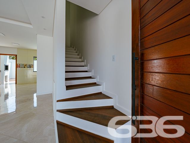 Sobrado com 3 quartos no bairro Costeira, Balneário Barra do Sul, a poucos passos da lagoa.

Este é um imóvel excelente com 107m² de área privativa, projetado com cômodos amplos, confortáveis e modernos. Seu layout proporciona estilo, iluminação e ventilação natural.

O sobrado conta com 3 quartos muito aconchegantes, incluindo uma bela suíte, além de sacada, sala de estar, copa e cozinha integradas, banheiro social, lavabo, área de serviço e uma vaga de garagem.

Localizado em uma excelente região no bairro Costeira, está a poucos passos da lagoa e próximo de todas as comodidades necessárias para o dia a dia.

Não perca essa oportunidade! Venha viver momentos incríveis aqui.

Entre em contato conosco para saber mais:
Telefone: (47) 3448-3636
WhatsApp: (47) 99190-0636

Imobiliária 636






